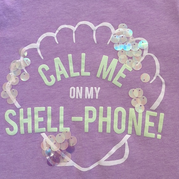 Arizona Jeans Co Cold Shoulder Graphic Tee, size M (10/12), NWOT - Picture 2 of 5